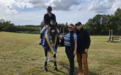 E-Danger Zone ML vinner SWB Stallion Trophy för 4-åriga fälttävlanshästar presenterad av RS Mustang